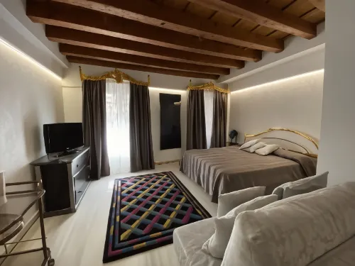 LN Homes Venice - San Marco Canal View