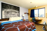 Super 8 by Wyndham Burlington Hôtels à : Burlington