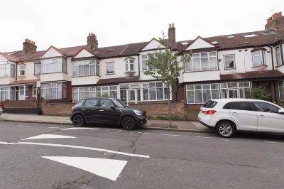 Tooting Bec Rooms by DC London Rooms