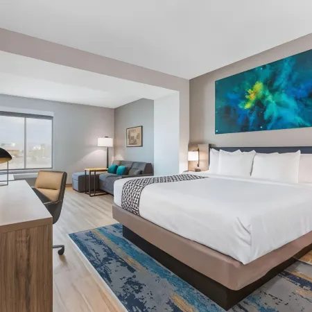 La Quinta Inn & Suites by Wyndham Galveston West Seawall Отели рядом с достопримечательностью «Парк Муди Гарденс Аттракшенс Тем»