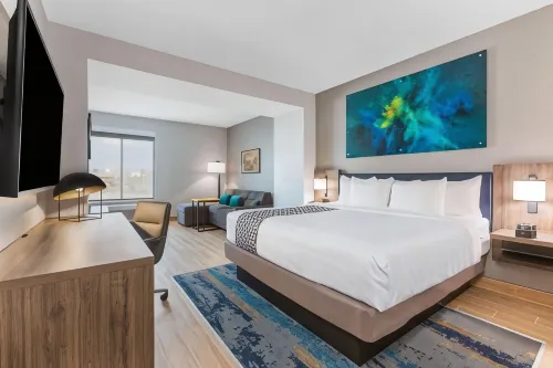 La Quinta Inn & Suites by Wyndham Galveston West Seawall