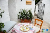 Trullo alleyway, central with private garden
