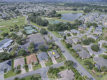 Designer 3 bedroom high-end home with walking distance to Lake Sumter Landing