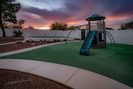 Desert Dreams & Group Adventures Await Отели рядом с достопримечательностью «Тохоно Чул | Гарденс, Галлерис, энд Бистро»