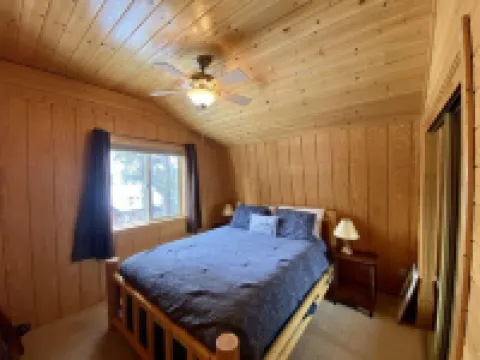 Mid-Canyon Cabin near Bryce and Zion National Parks