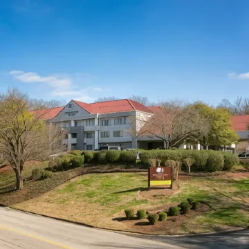DoubleTree Suites by Hilton Hotel Nashville Airport