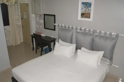 Hotel Shafura 2 Hotels near Kemaman Center Point Complex