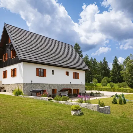 Green Lakes House