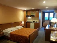 Residenze Garden Hoteles cerca de Parque de atracciones LunEur