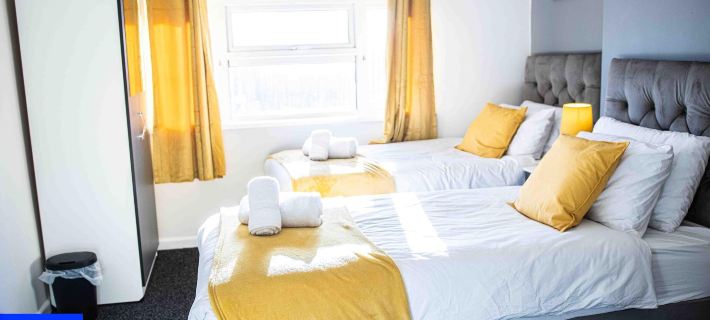 3 Bed House Sleeps 7 with Garden and Parking Walsall otelleri