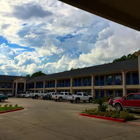 Americas Best Value Inn and Suites Mont Belvieu