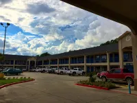 Americas Best Value Inn and Suites Mont Belvieu - parking