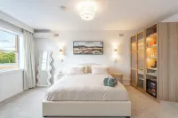 KozyGuru | Forestville | Modern Hotel-Style Studio Hôtels à : North Narrabeen