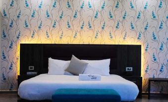 Le Six Hotel and Resort