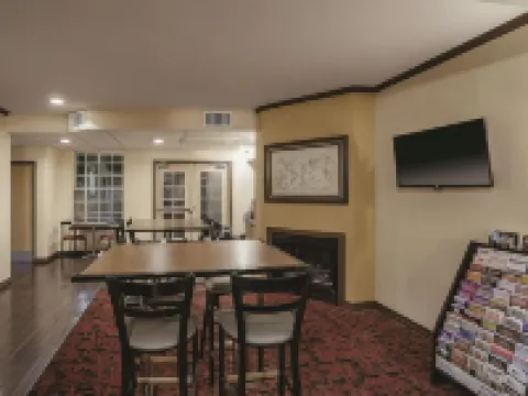 ลากินตา อินน์แอนด์สวีทส์ บายวินด์แฮม เดวิส โรงแรมในเดวิส