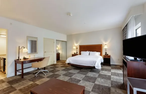 巴吞魯日I-10號東歡朋套房酒店