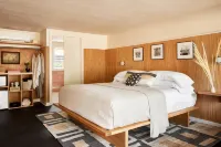 Bluebird Dennisport Hotels in Harwich