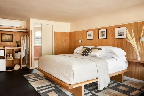 Bluebird Dennisport Hotels in Dennis Port