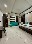 Hotel Komal Palace - parkir