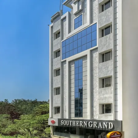 Hotel Southern Grand Отели рядом с достопримечательностью «Храм Канакадурга»