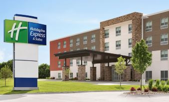 Holiday Inn Express & Suites STEVENSVILLE – BENTON HARBOR