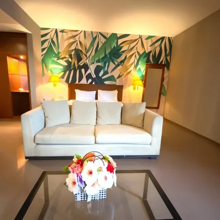 GOLDEN SEASON HOTEL