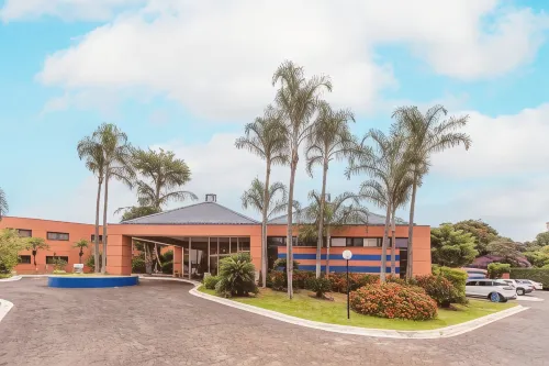 Hotel Golden Park Ribeirão Preto by Nacional Inn فنادق في Cravinhos