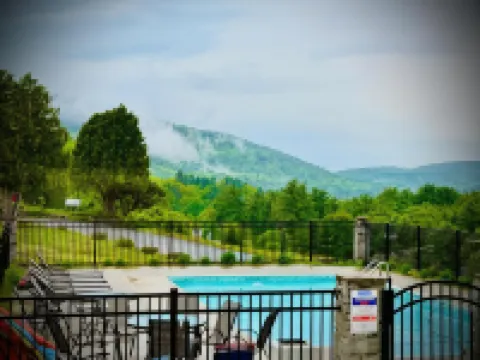 紐約喬治湖Travelodge by Wyndham酒店