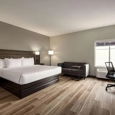 La Quinta Inn & Suites by Wyndham Gonzales La