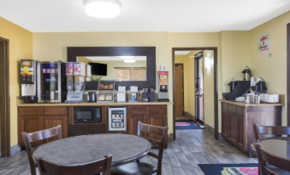 Super 8 by Wyndham Nampa