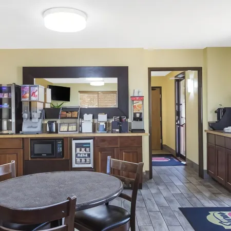 Super 8 by Wyndham Nampa