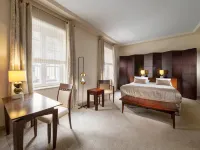 Mamaison le Regina Boutique Hotel Các khách sạn gần Castle Square