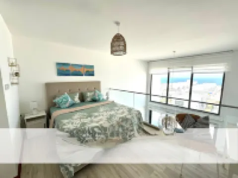 Lovely furnished one-bedroom apartment with an amazing sea view のホテル