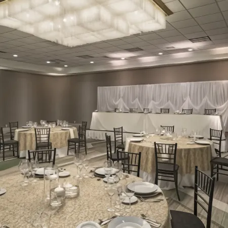 Hilton Birmingham Downtown at UAB Отели в г. Бирмингем