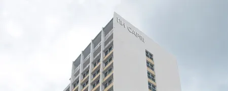 NH Capri Отели рядом с достопримечательностью «Соборная площадь»