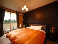 Lake Side Inn Beehive