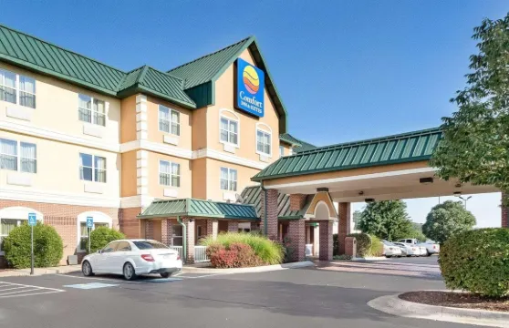 費耶特維爾大學區舒適套房酒店