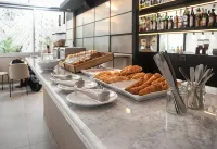 Days Inn & Suites by Wyndham la Plata - breakfast