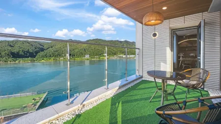 Gapyeong Laputa Resort Отели рядом с достопримечательностью «Jara Island»