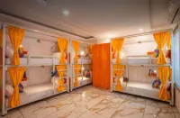 Gostops Gurugram, Baani Square Plus - Private Rooms & Dorms