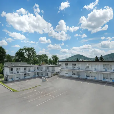 Adams Hotels in Gaspe