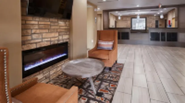 Best Western Plus Elmendorf Hotel