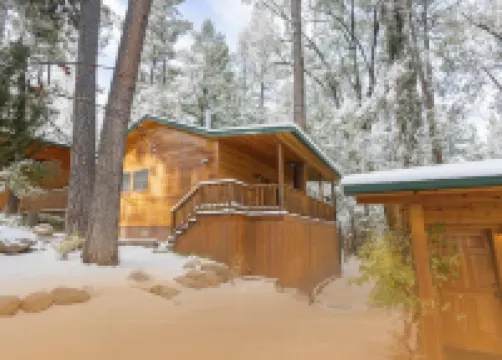 Whirlpool and Cozy Fireplace - Charming Riverbank Sanctuary