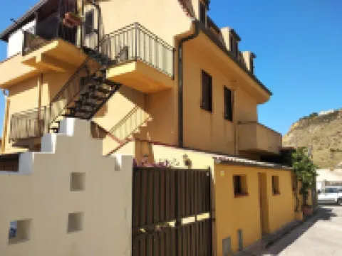 Apartment - Sleeps 5, Free Parking & Pet Friendl Hotels in Realmonte