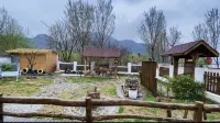 Yixian Banmuxintian Homestay - vue sur la montagne