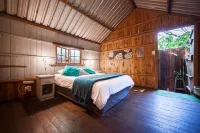 Mantis and Moon Surf Paradise & Adventure Lodge - Kolam Renang