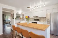 Cozy and modern townhome in Aurora, 5min from highway ! - Bungalows
