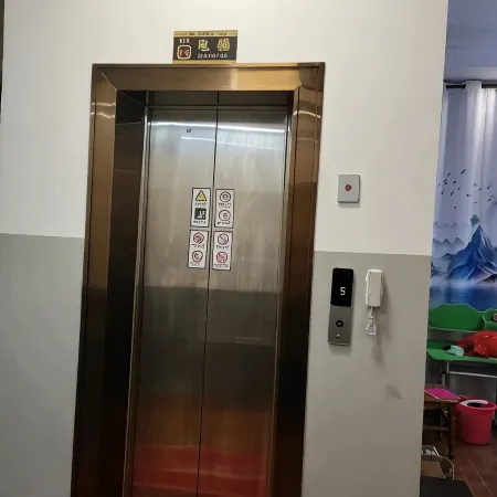 Emperor Hechi Business Hotel
