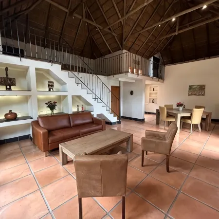 "Bees & Birds" Cottage for 2 people, spacious, open, bright, green setting