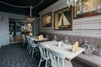 Royal Hotel, Bar & Grill - 2-Star